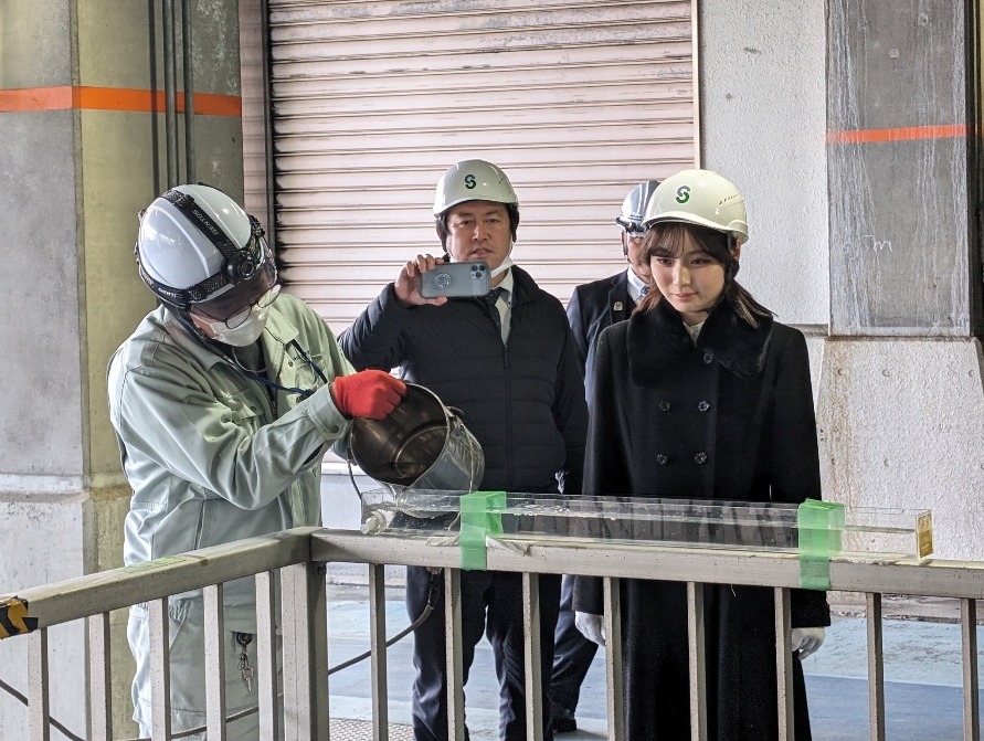 施設見学の様子